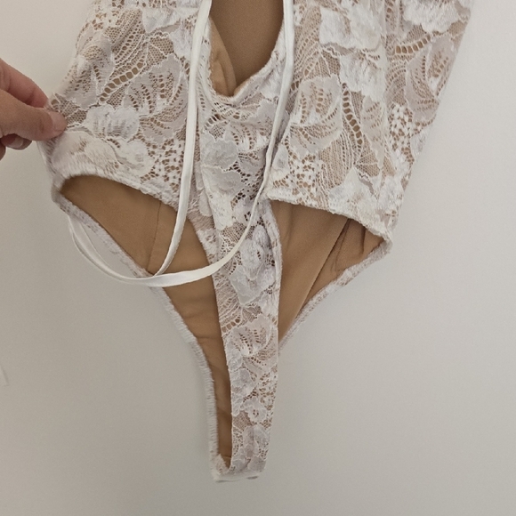 Lulu's Cream Lace Bodysuit - Picture 10 of 10